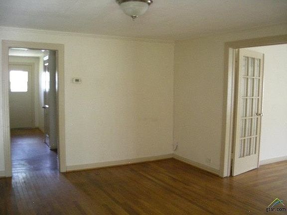 3rd image of 1013 S Walnut St