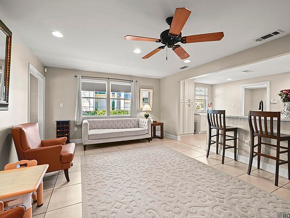 5th image of 4724 Orchid St