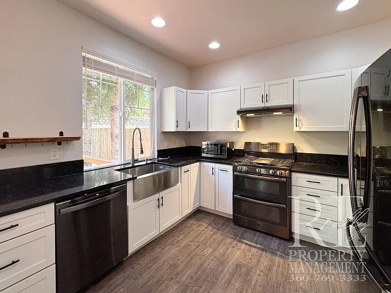 7070 Engine Ln NE — Photo 6