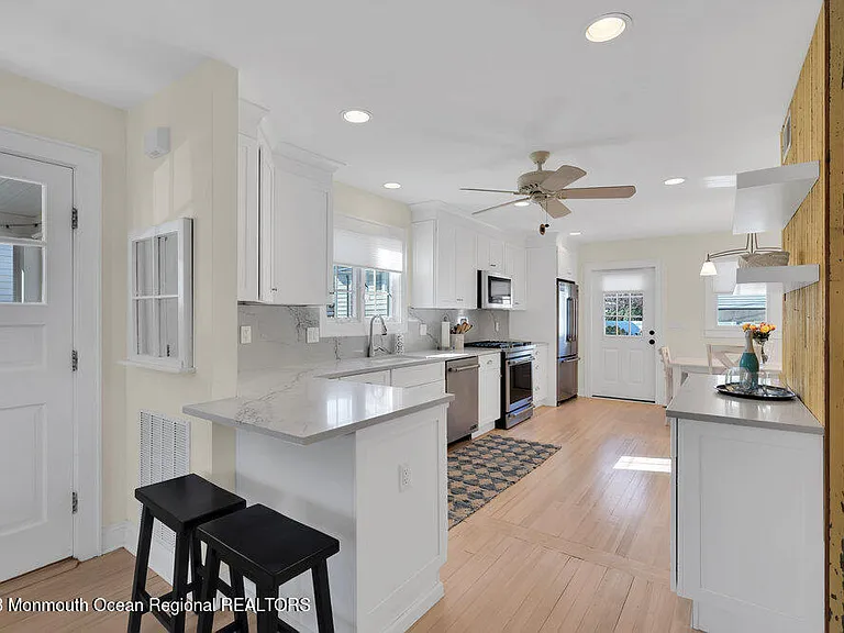 303 B St — Photo 16
