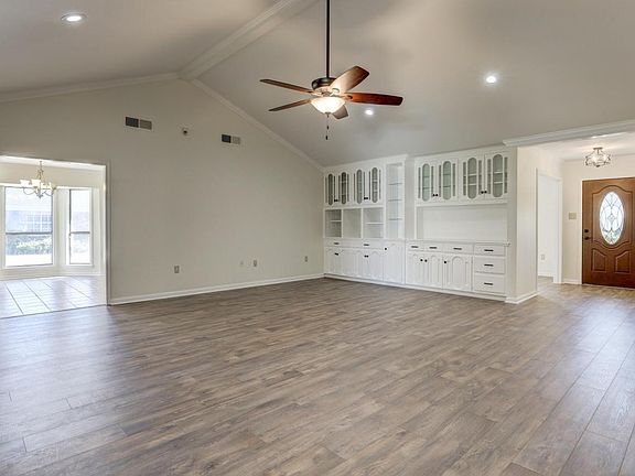 5th image of 103 Kensington Dr