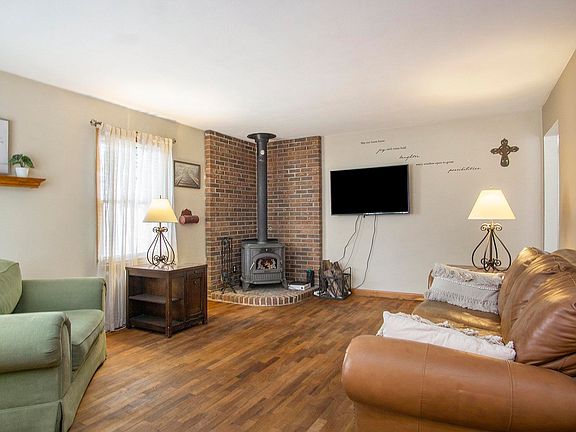 4th image of 2921 S Shore Dr