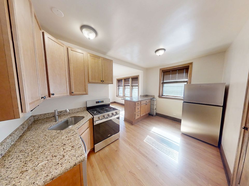 1st image of 3211 W Belle Plaine Ave #F7e2b292a