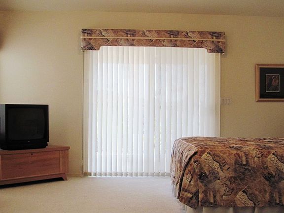 4th image of 2480 Demaret Dr