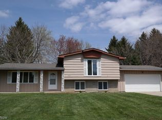 3007 Greenridge Rd, Barberton, OH 44203