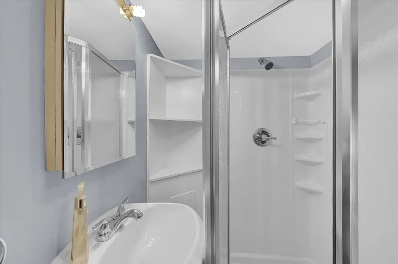 4 bed, 3.5 bath, 1572 sqft, $3,600 — Photo 2