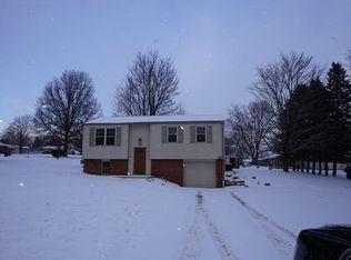 207 Maplewood Dr, Butler, PA 16001