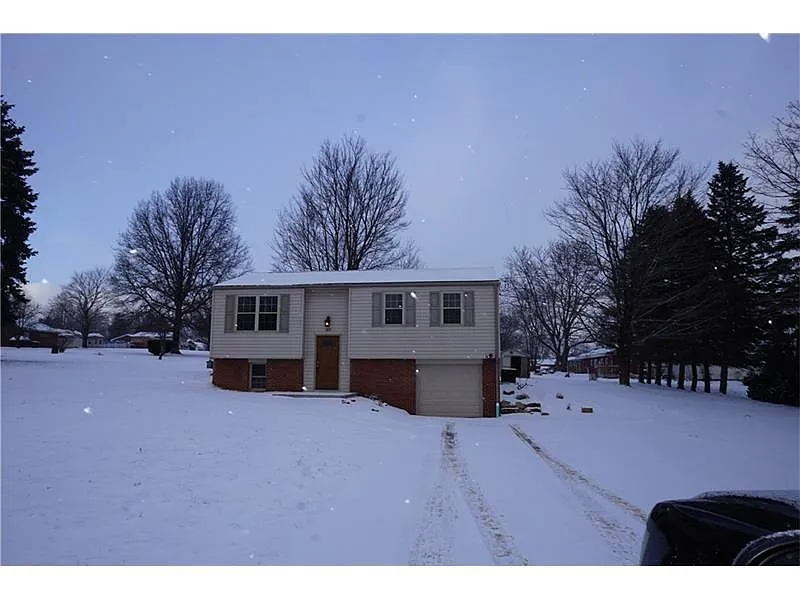 207 Maplewood Dr photo 1