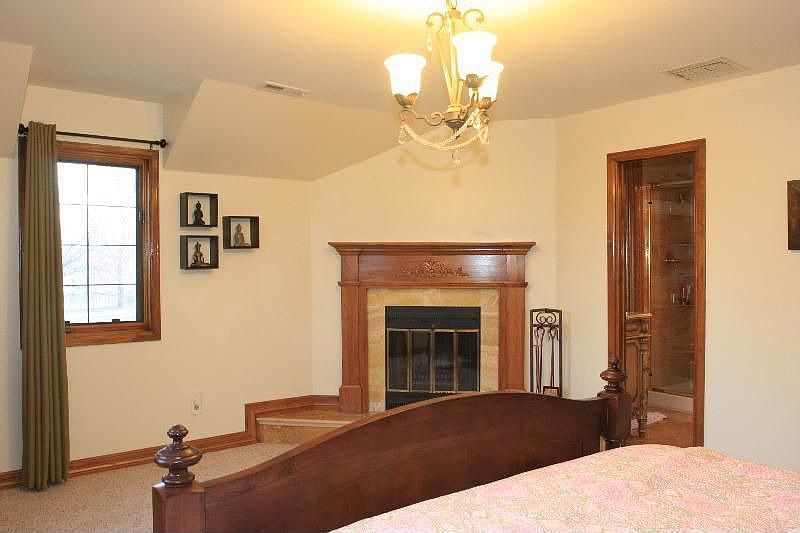 2nd image of 305 La Vista Rd
