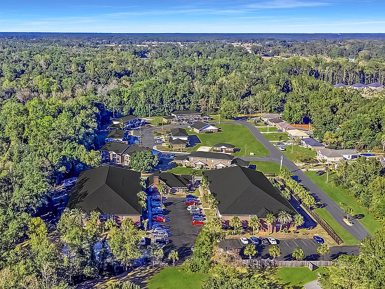Robertsdale Village Apartments — Photo 9