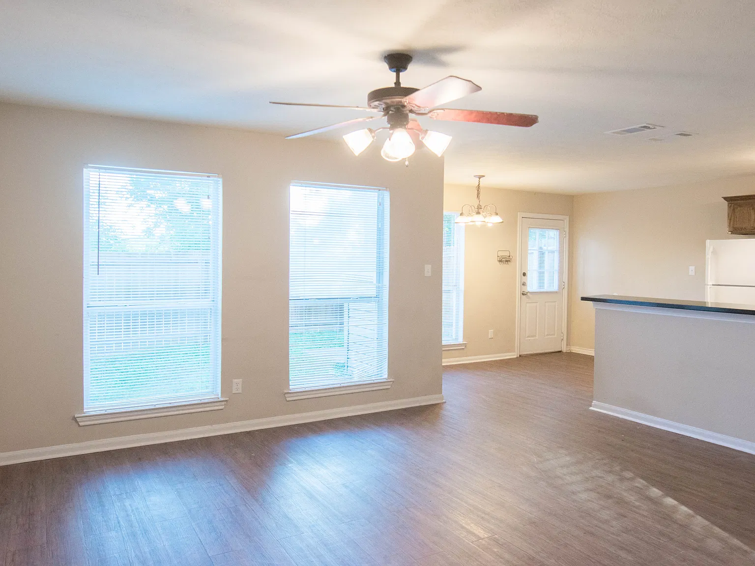 4 bed, 3.5 bath, 1465 sqft, $2,000 — Photo 4
