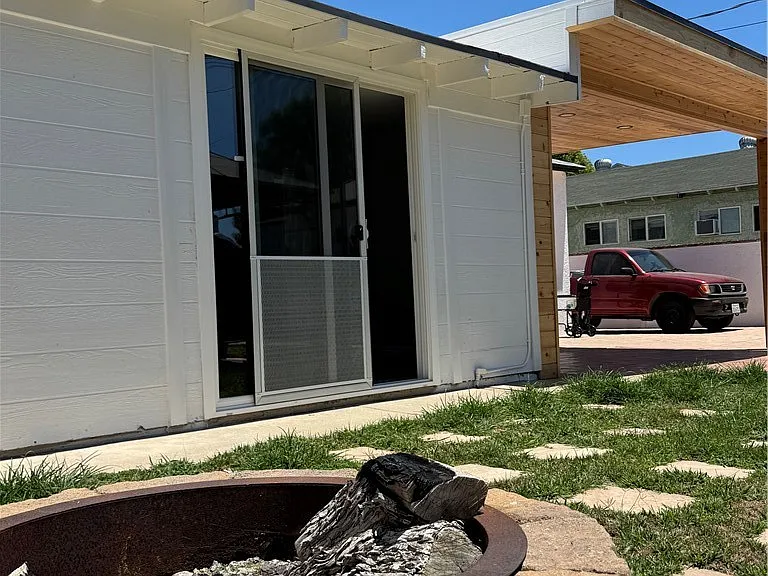 8739 Tyrone Ave — Photo 33