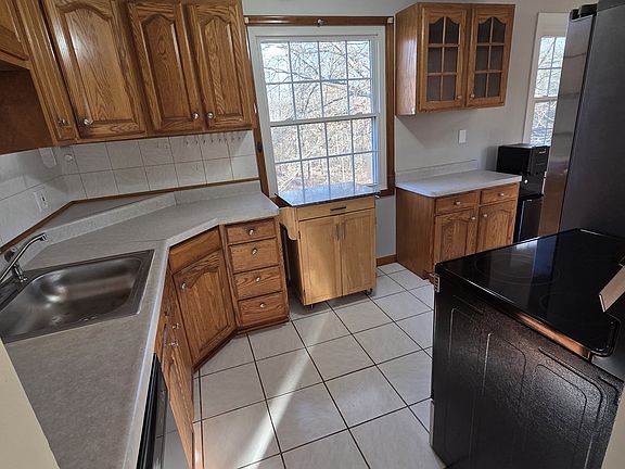 5th image of 1378 Devon Dr NW
