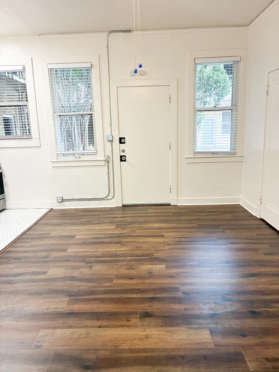 Building Photo - 420 E Dewey Pl #108