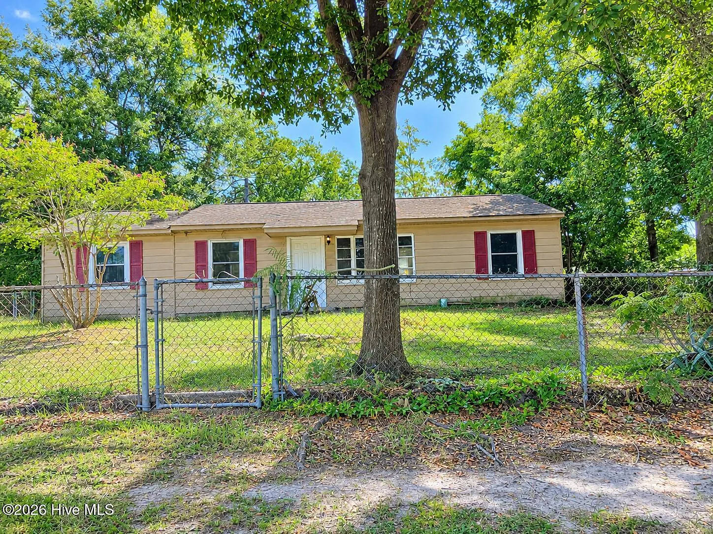 3 bed, 1.0 bath, $1,610 — Photo 1