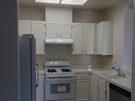 3rd image of 126 S Catalina Ave Unit 203