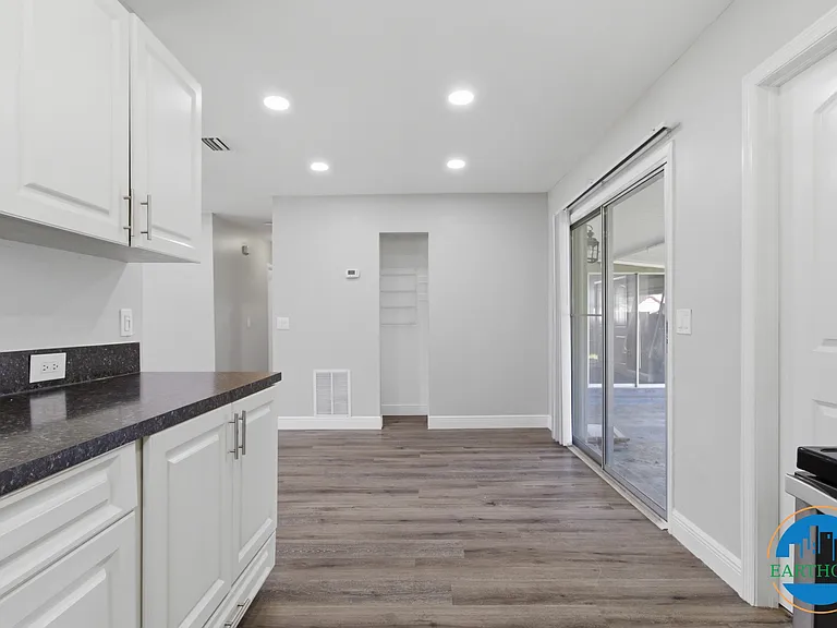 8609 Chinaberry Dr — Photo 11