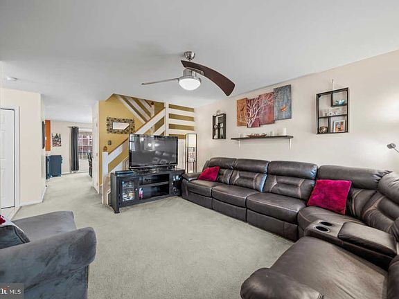 3rd image of 4422 Somerset Ln