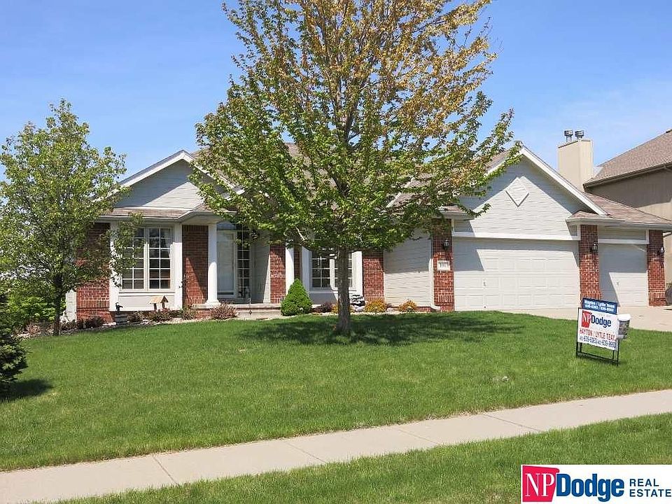 1st image of 106 Oakmont Cir