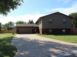 2524 N Ridgewood Ct, Wichita, KS 67220
