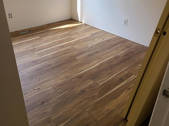 5th image of 214 95th Ave SE