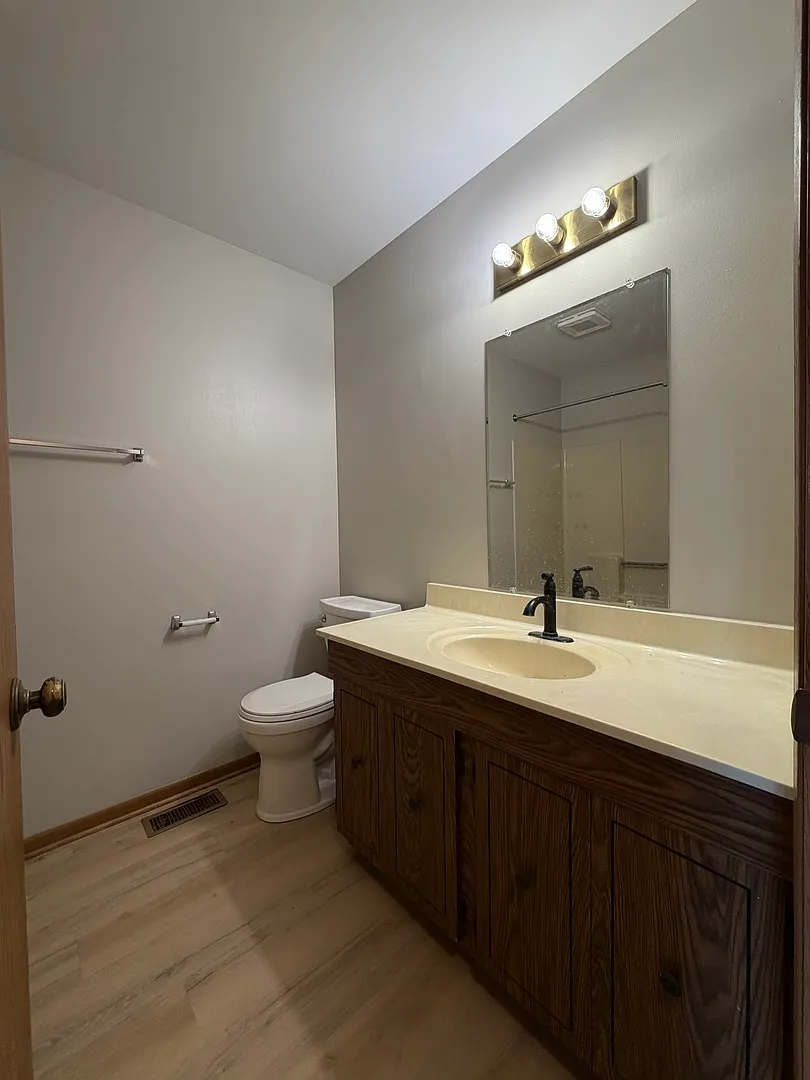 1 bed, 725 sqft, $1,575 — Photo 3