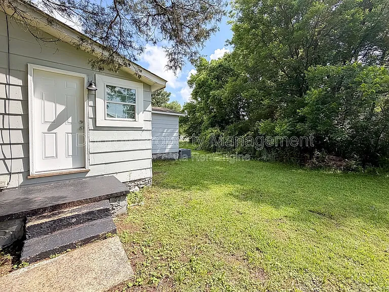 1806 Dixon St — Photo 15