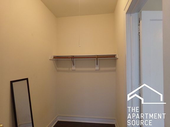 3rd image of 6916 N Lakewood Ave APT 405