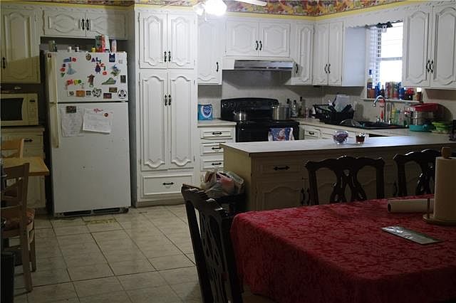2nd image of 1425 Cherry St