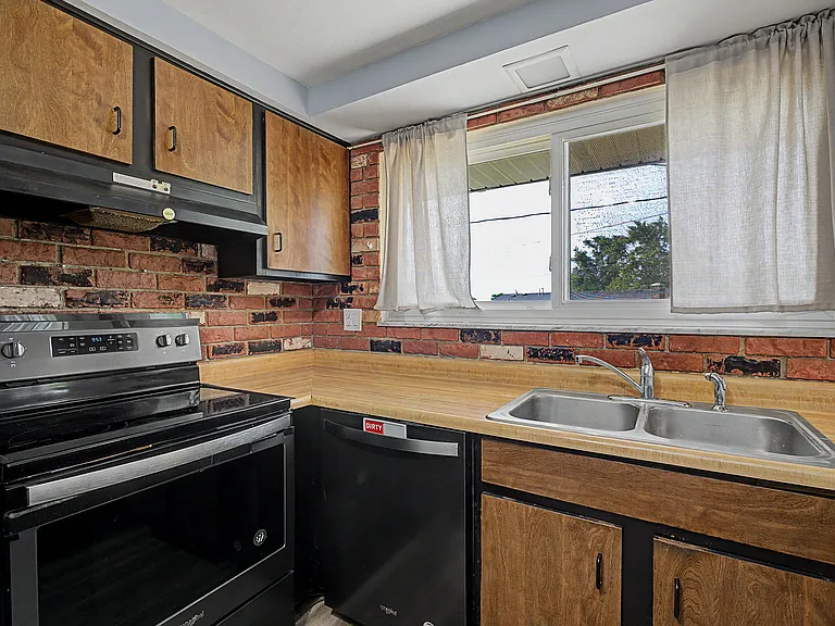 5850 Corlett Ct — Photo 5
