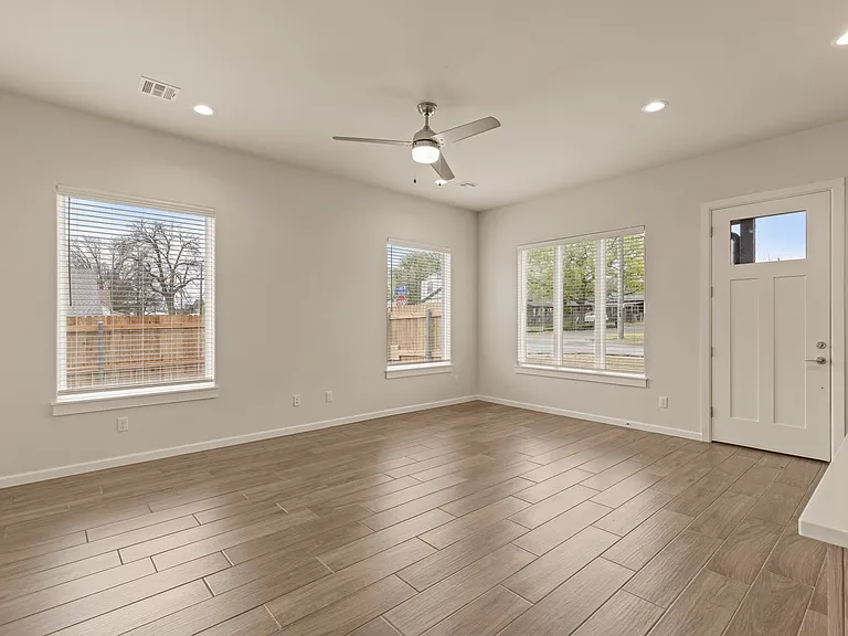624 N Cedar Ave — Photo 6