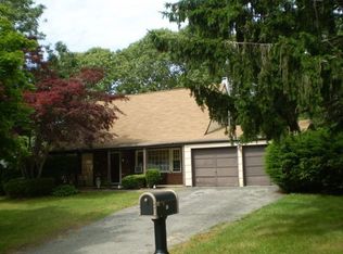 26 Hillsdale Ln, Coram, NY 11727