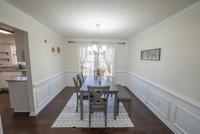 4 bed, 2421 sqft, $5,500 — Photo 2