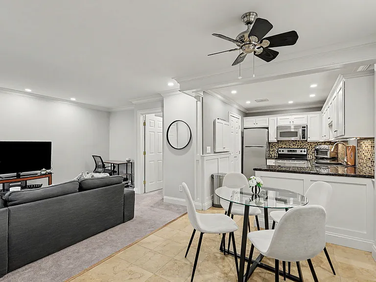 2289 Bedford St #D7 — Photo 1