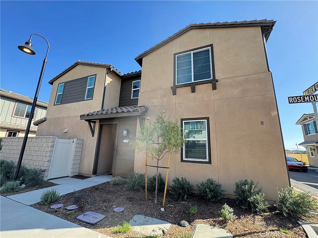 4 bed, 2316 sqft, $4,000 — Photo 1