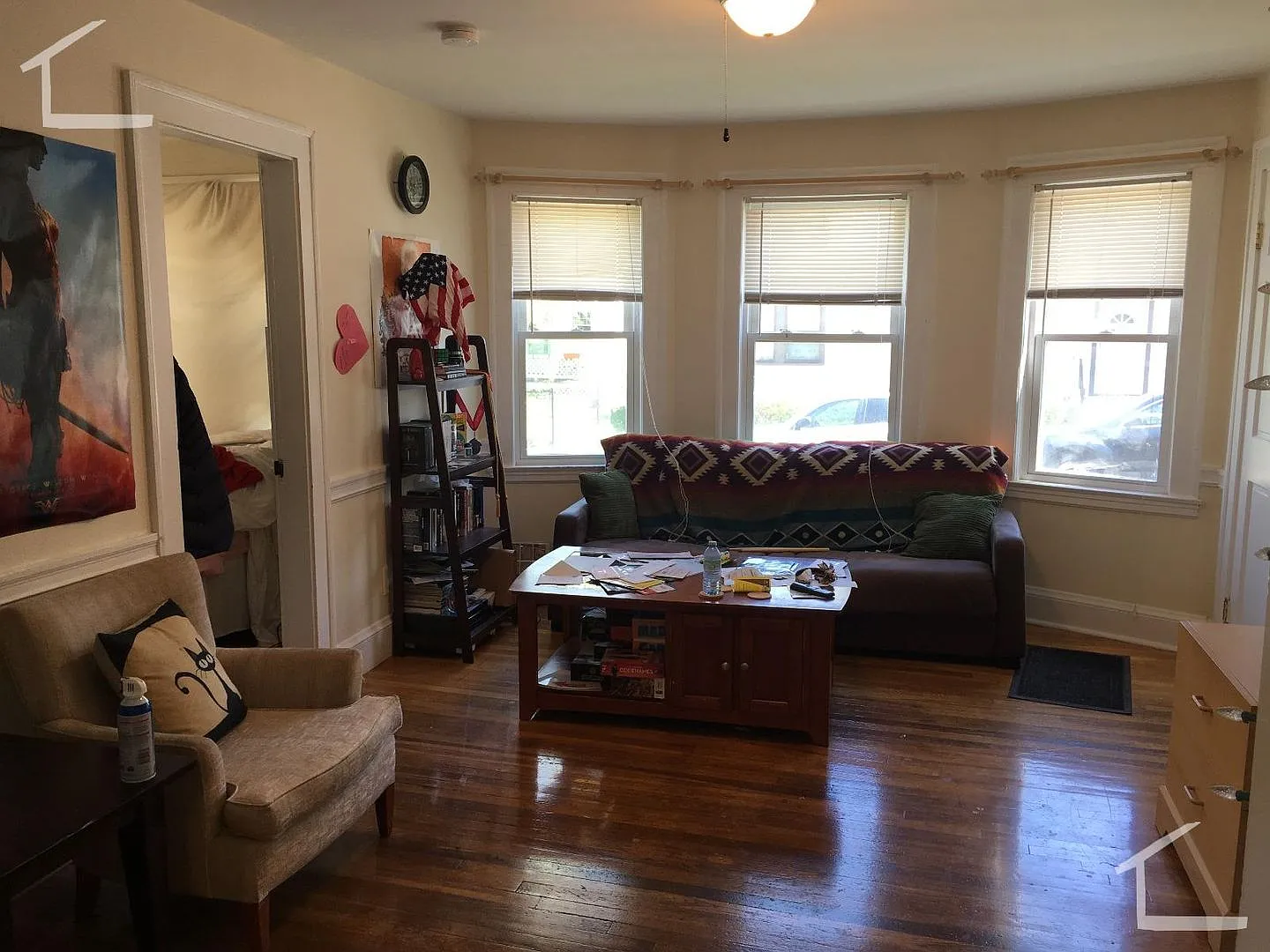 Large 3 bed with parking — Photo 2