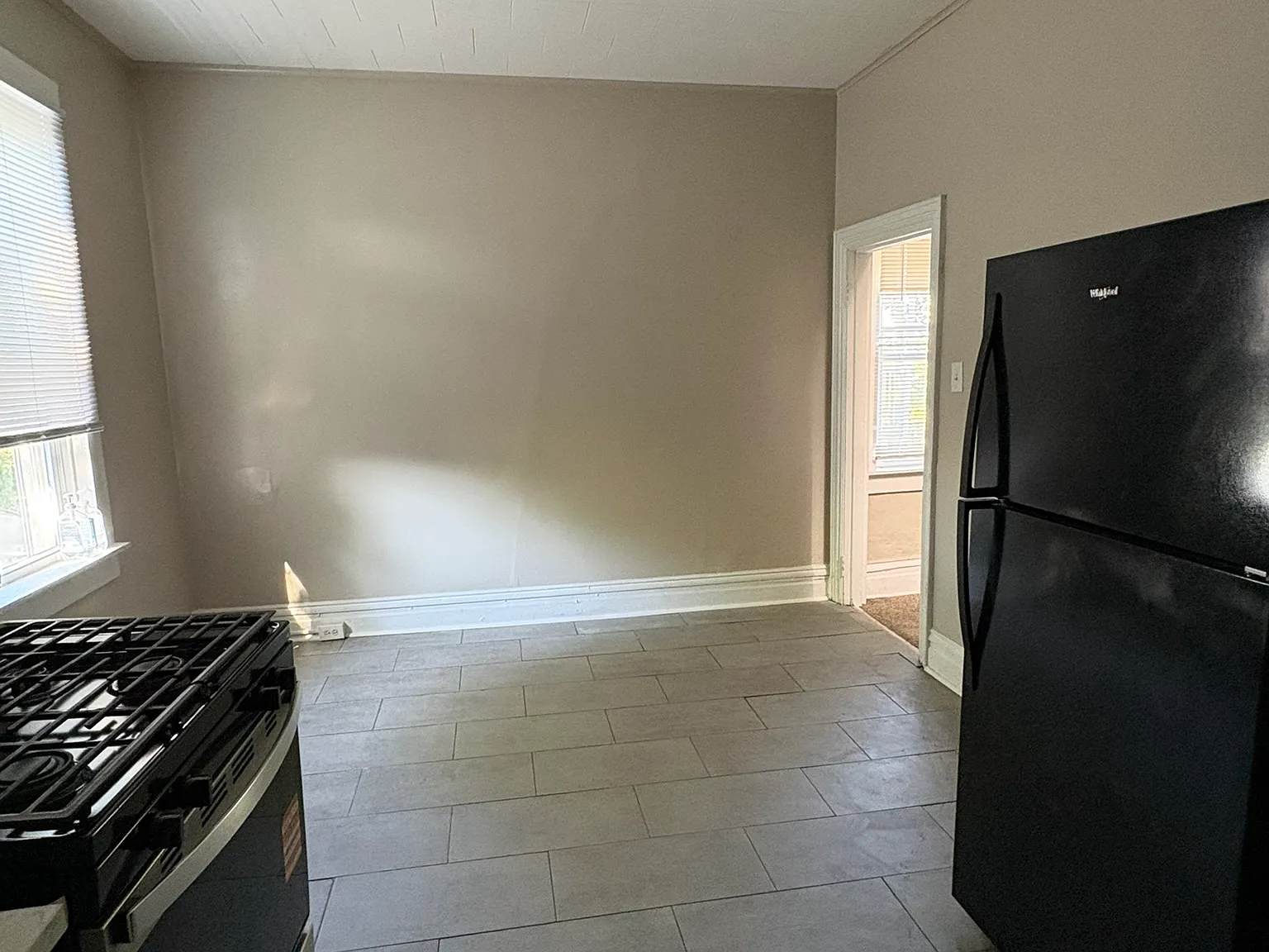 3 bed, 1.5 bath, 1152 sqft, $1,995 — Photo 4
