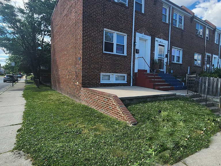 2601 N Heald St — Photo 2