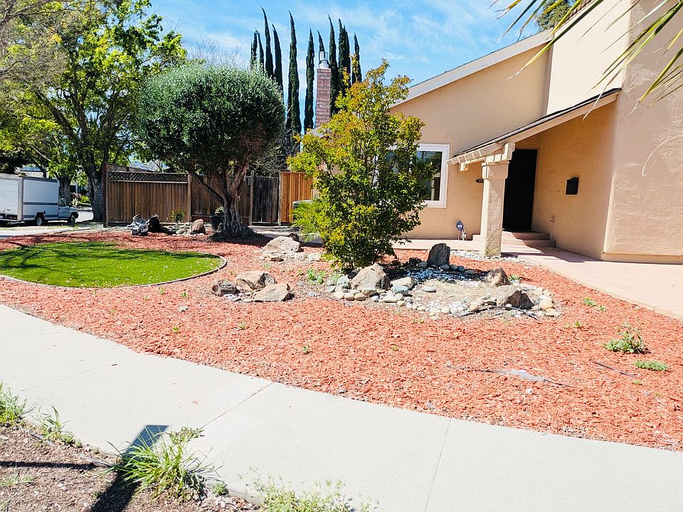 1st image of 313 Oakberry Way