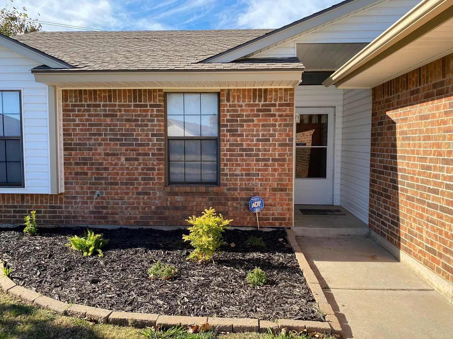 3 bed, 1118 sqft, $1,450 — Photo 2