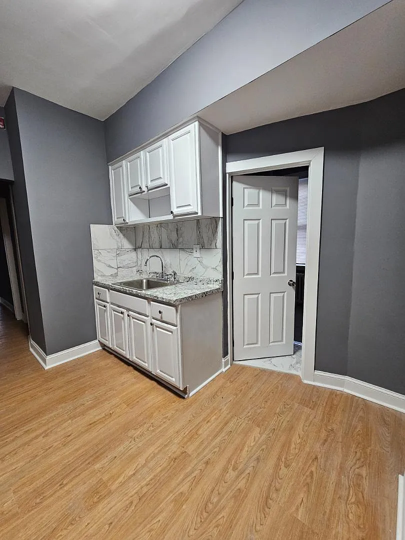 Unit Photo - 869 N 41st St #2