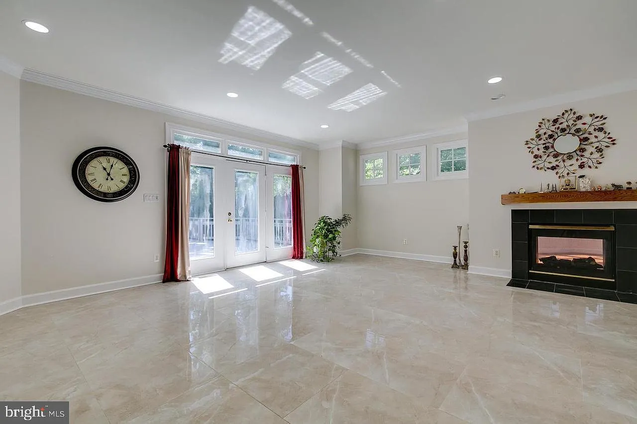 4 bed, 4.5 bath, 3955 sqft, $7,800 — Photo 4