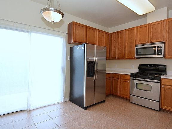 THIS KITCHEN IS AMAZING FEATURING THE STAINLESS STEEL APPLIANCE PACKAGE. THE STAINLESS STEEL REFRIGE