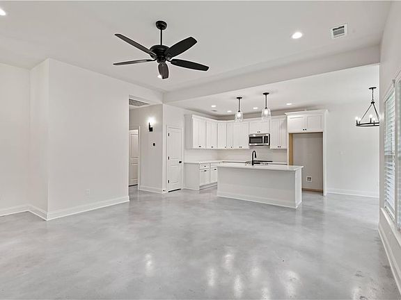 5th image of 82249 Magnolia St