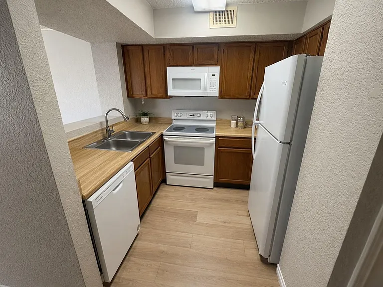 9801 Walnut St #A101 — Photo 2