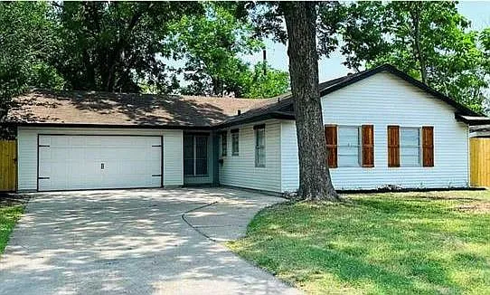 3 bed, 2.0 bath, 1170 sqft, $2,000 — Photo 1