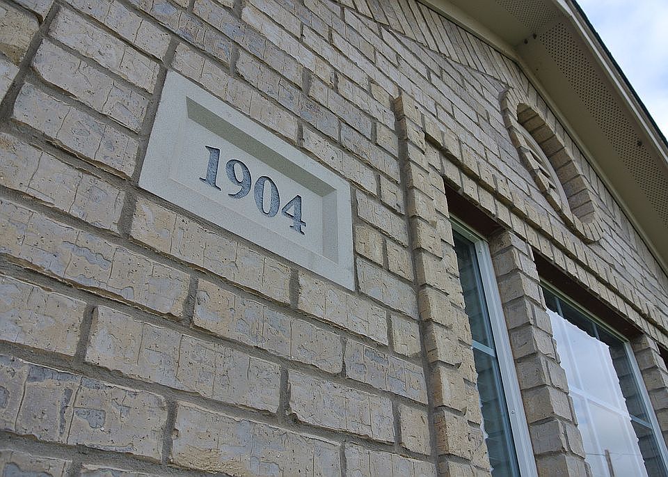 2nd image of 1904 Medora St