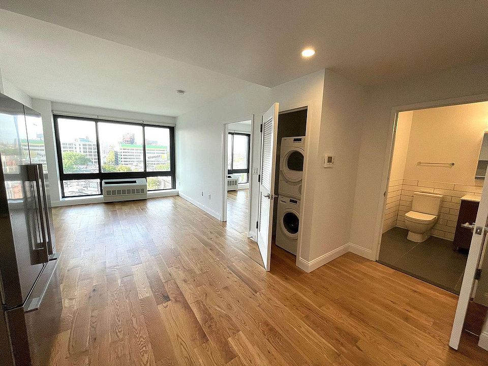 1st image of 490 Myrtle Ave APT 7N
