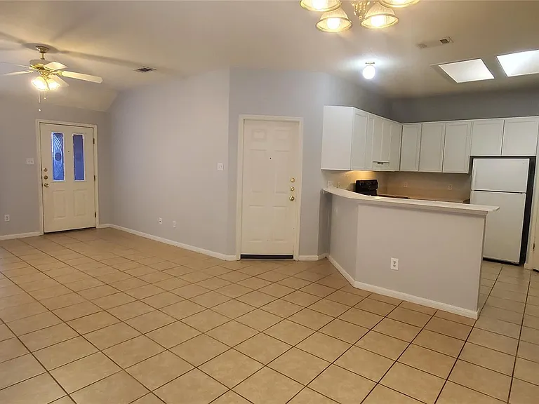 8617 Talyne Chaise Cir #B — Photo 4