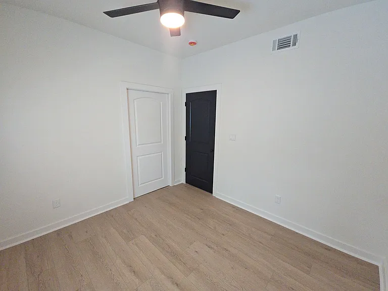8101 Venus St — Photo 16